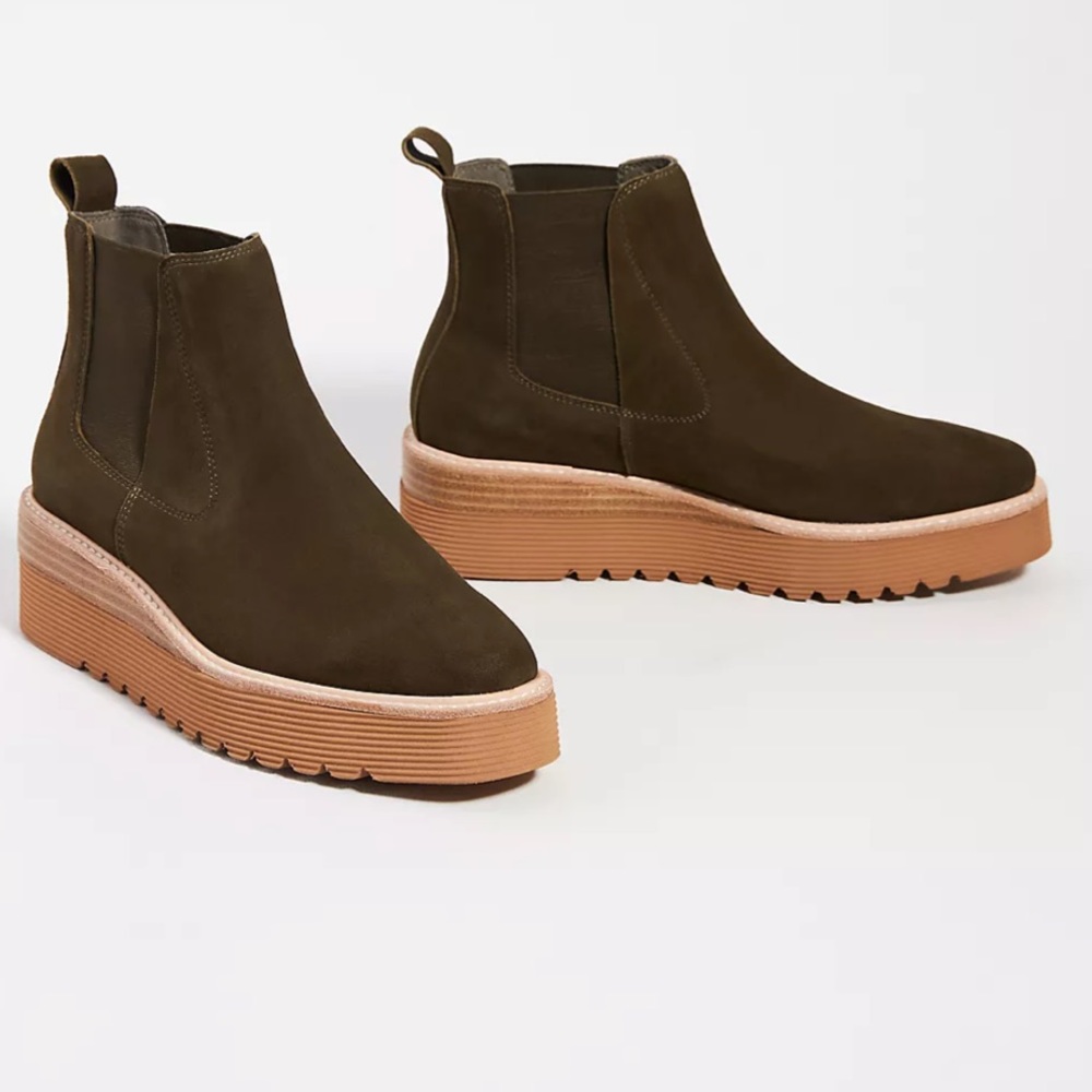 Silent D Uvika Chelsea Boots in Khaki